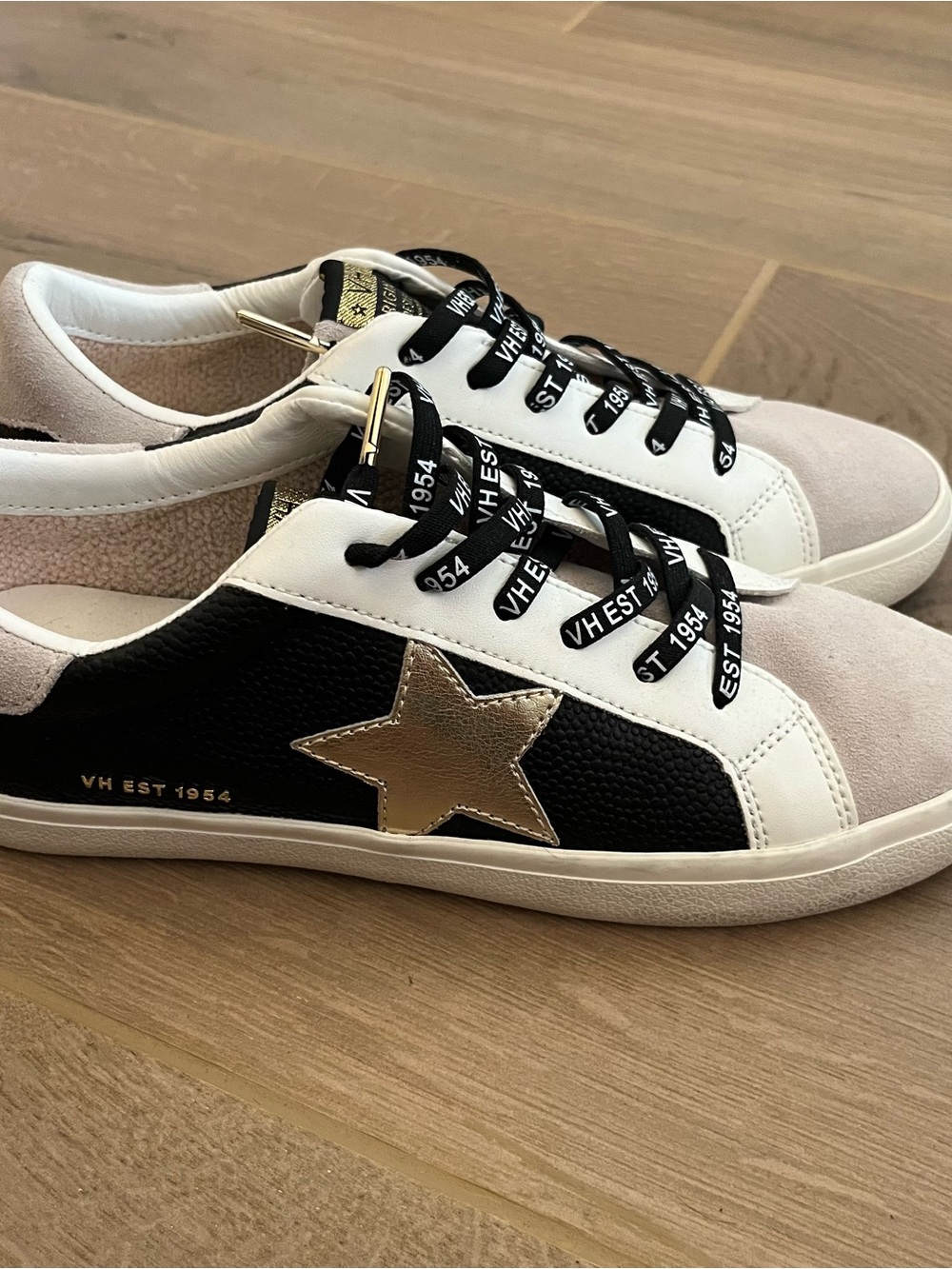 Vintage Havana Black, White & Gold Star Low-Top Sneakers